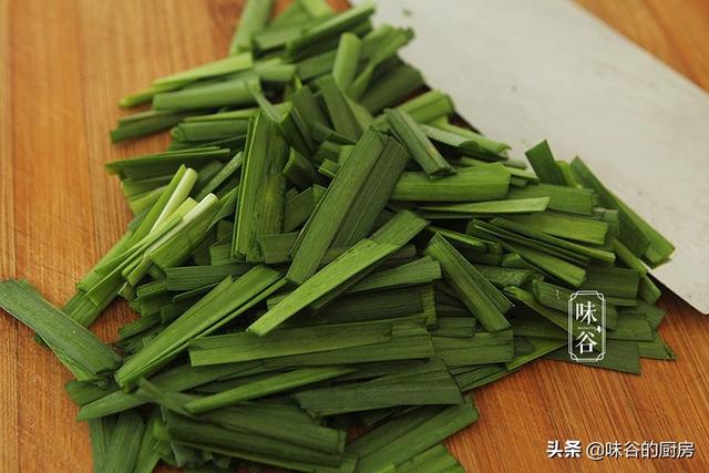 开学了，常给孩子吃些这菜，脆嫩爽口，补充维还防上火！