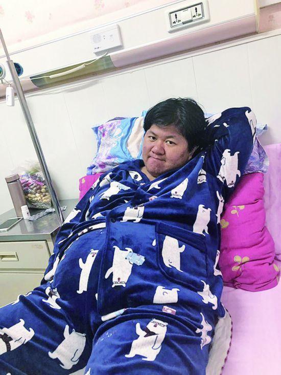 双胞胎器官发育不全 妈妈画幸运蛋祈福