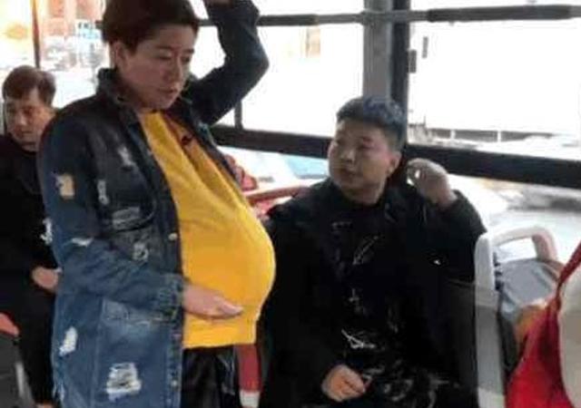 孕妇与老人的公交“座位之争”，这位孕妈的一席话，让车厢安静了