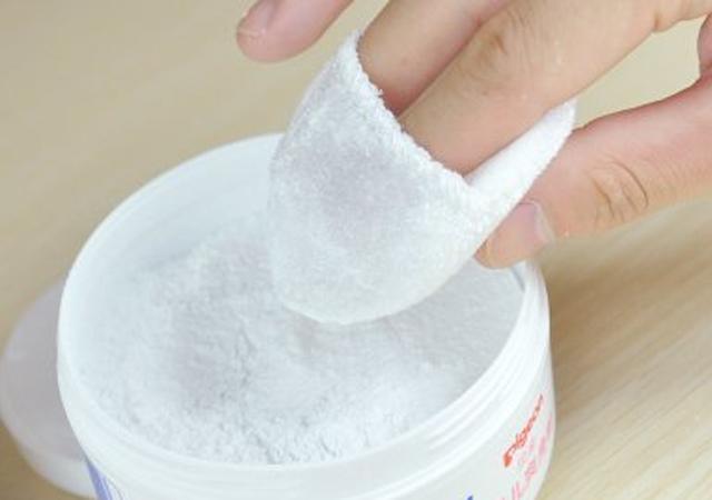 宝宝冬季红屁股，别再用爽身粉和湿巾了，教你4招轻松应对