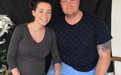 因贫穷而送出女儿，二十多年后女儿成为母亲，得知当年的催泪身世
