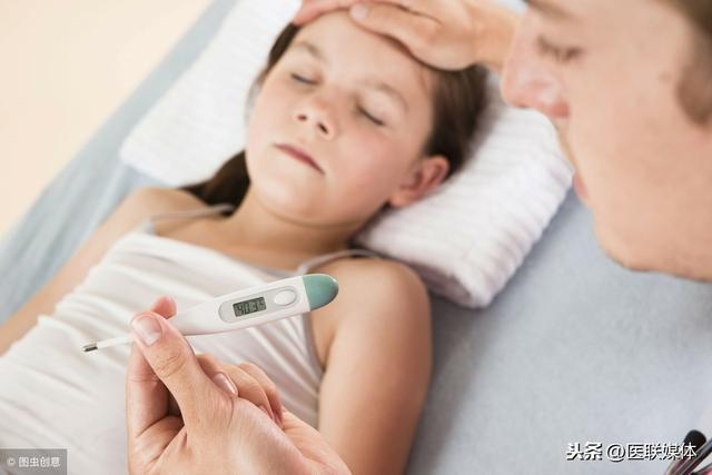 孩子突然发烧，可能是这4个原因引起，先拿定主意