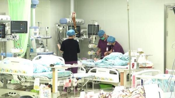 家人忙着开店做生意，三岁女儿从9楼家中掉到了4楼