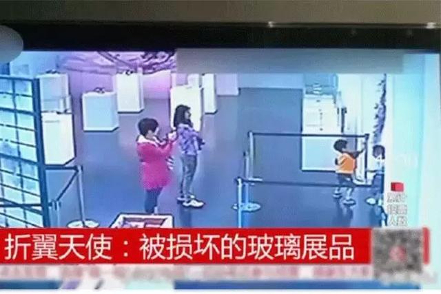 “他还是个孩子”，是最毒的母爱