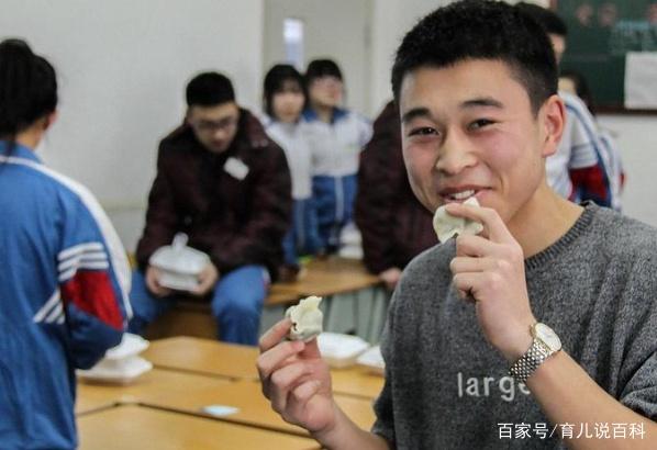 小时候为“骗家长钱”，很多学生都用过这3个理由，别说你没有