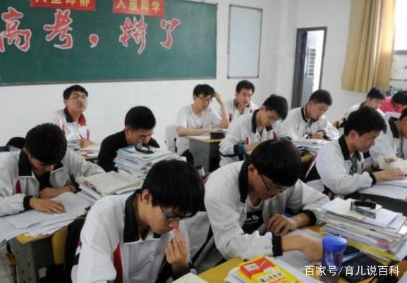 中国学生到底有多辛苦？4张真实照片告诉你，家长控制住眼泪！