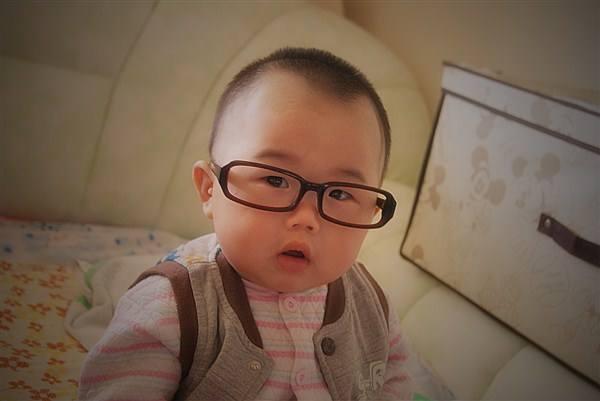 8个月男童突发网膜病变，只因父母买的这一玩具，很多孩子都爱玩