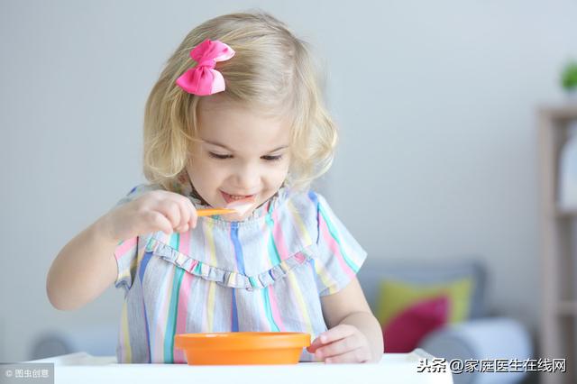 5个异常告诉你：孩子缺钙了，再不补钙就出事了