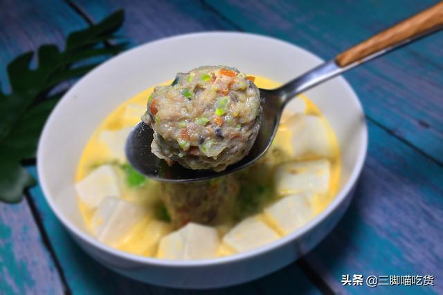 开学后，这汤我常做给孩子喝，汤浓味美，补钙易消化，孩子猛长个