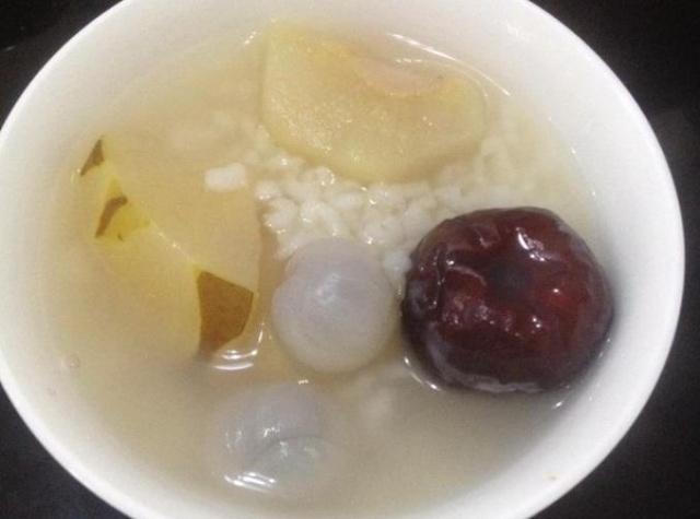 坐月子期间，产妇吃这4种水果时，要吃对方法，对产后恢复好！