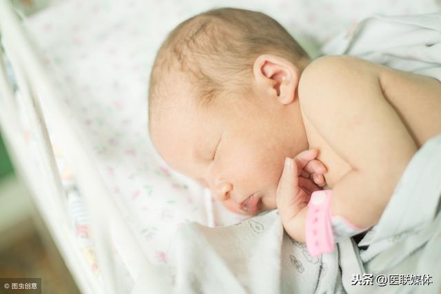 新生儿黄疸怎么退得快？“甩出”这2个办法，病情自然好转