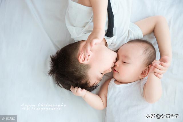 二胎家庭，如何让大宝接受二宝？这3位妈妈的方法太赞了！收藏了