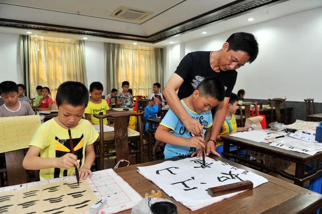 孩子五岁前，别报这两种兴趣班，反而容易伤智力，很多父母不知道