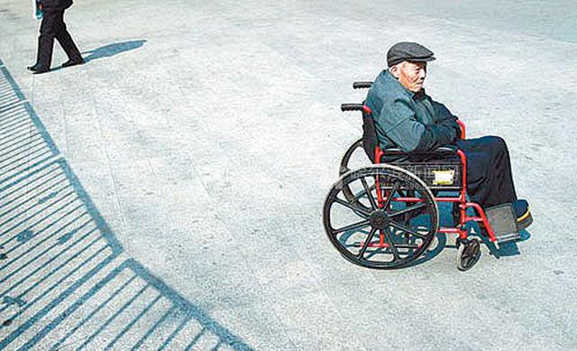 满月宝宝很可爱，谁都能抱？这四类人可不行，尤其是最后一类