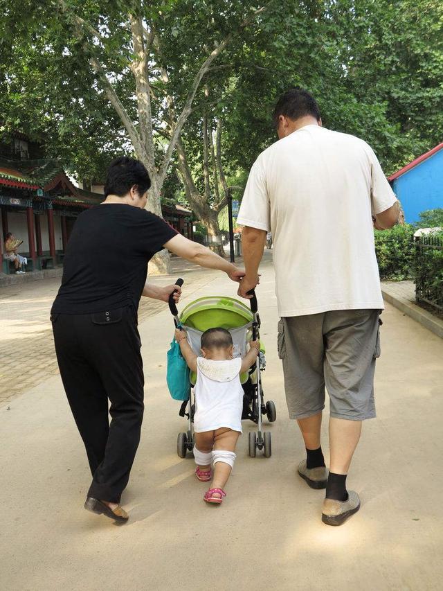 现在的孩子，基本是“外公外婆”帮忙带，“爷爷奶奶”哪去了呢？
