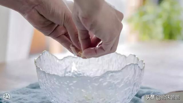 银耳这样搭配，滑滑嫩嫩甜香十足
