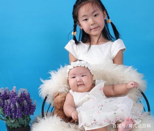 “你是姐姐，应该让着妹妹”，接下来孩子的回答，让宝妈自愧不如