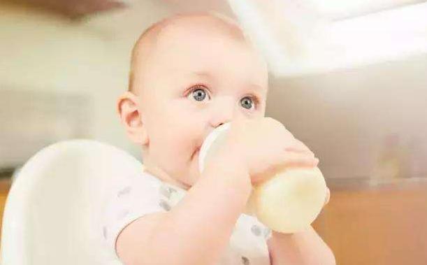 宝宝身体有这个反应，可能是乳糖不耐受！但别轻易考虑停止喂母乳