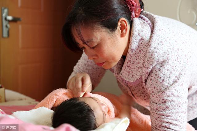 坐月子请月嫂还是婆婆照顾？90后妈妈的做法值得参考，快收藏