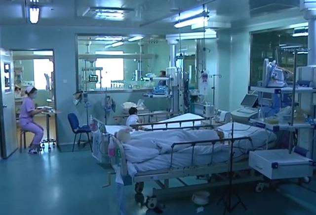 太夸张了吧，3名小孩喝下4斤52°白酒！你看看变成什么样子了？