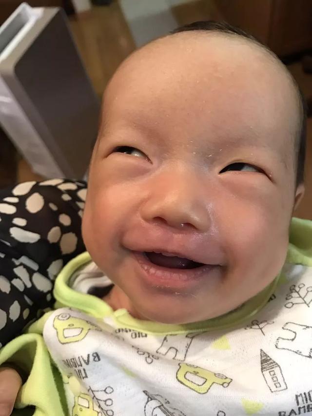 妈妈因狂晒女儿的“丑照”走红网络，网友为娃心疼：哈哈哈哈是亲妈吗？！