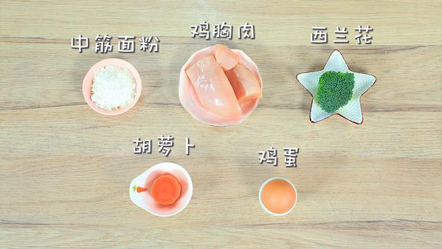 想要宝宝学会独立吃饭，8个月就该添加这种食物！越早开始越好！