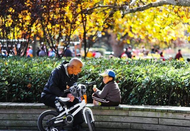 如今，社会普遍存在一种“不孝”，而他们自己却觉得天经地义