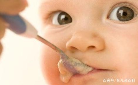 儿科医生：宝宝到了这个年龄段，就可以吃盐了，过早过晚都不好