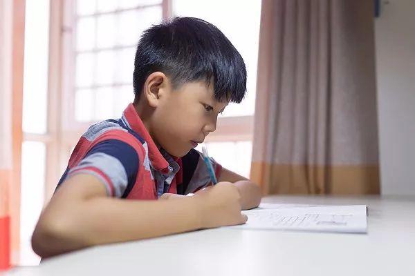 那些不陪娃写作业的妈，后来都怎么样了？｜推广