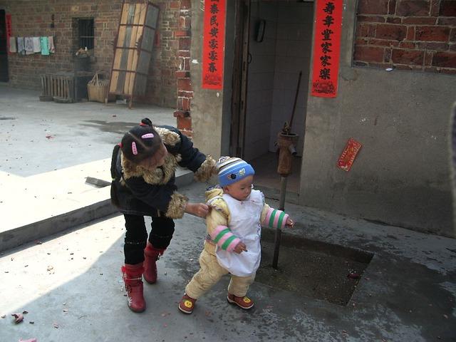 不要给孩子用这两种方式洗奶瓶，不仅洗不干净，反而越洗越脏