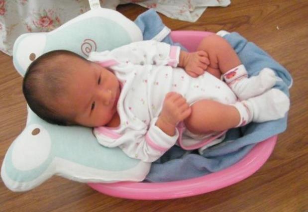 别给宝宝戴银手镯了，原因主要有三点，宝妈别忽视了！