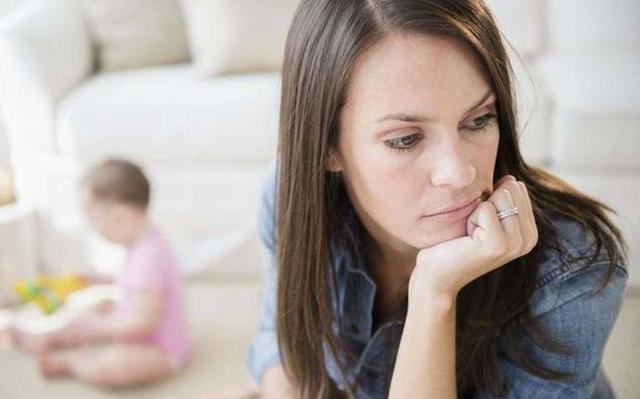 产后抑郁的准妈妈选择弃子自杀，我们到底该如何预防产后抑郁？