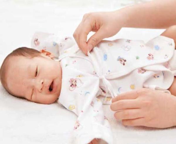 你真的会给新生儿穿衣服吗？新生儿穿衣，妈妈注意这5点