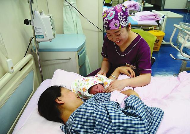 产后30分钟无法及时喂奶？即使宝宝不在身边，用这个方法也能开奶