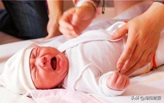 胎儿刚出生的2小时在干嘛？原来他们在忙这4件事
