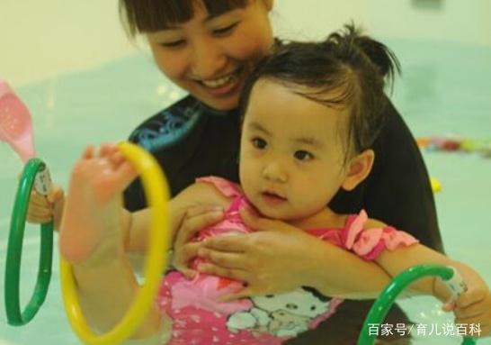 女儿问：妈妈那里怎么长毛发？这位妈妈的回应堪比教科书！值得学