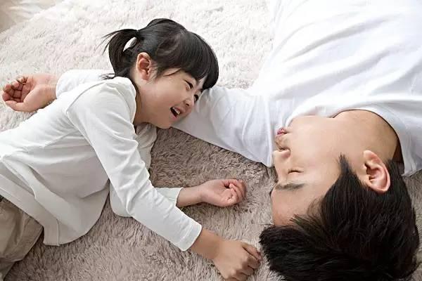 父亲的教育影响女儿一生幸福！