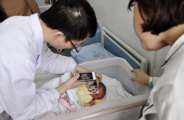 宝宝不做小黄人！手机拍个照就能测新生儿黄疸