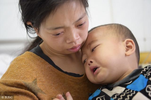 宝宝喜欢假装哭是聪明？家长这样做等于害孩子，妈妈要纠正！