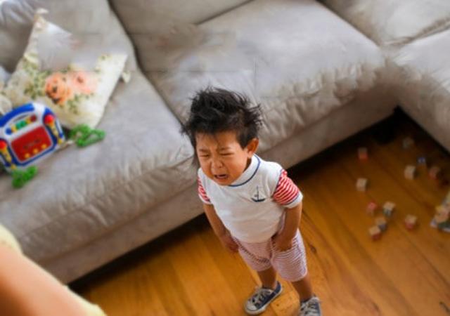 “叫往东,偏往西”!2-4岁孩子叛逆期,家长这样做,孩子更听话