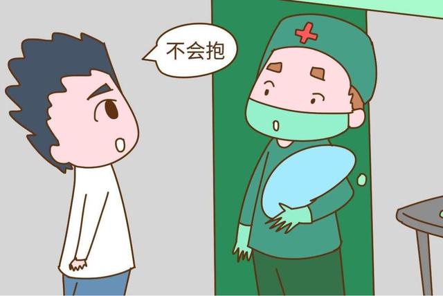 宝妈别大意，新生儿出生后第一个抱的人有讲究，最好避开这三种人