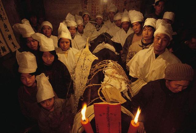 除了葬礼，这几个场合也不适合带孩子去，与迷信无关