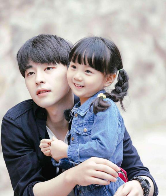 “女儿奴”心态下的5种养育方式，对女儿未必是好事，人生路很窄