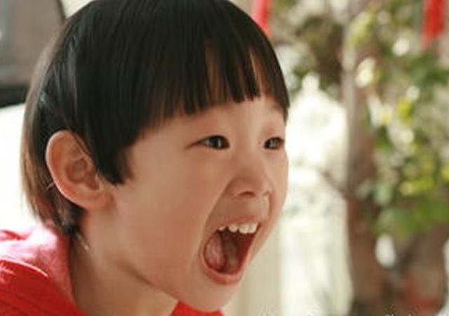 “叫往东,偏往西”!2-4岁孩子叛逆期,家长这样做,孩子更听话