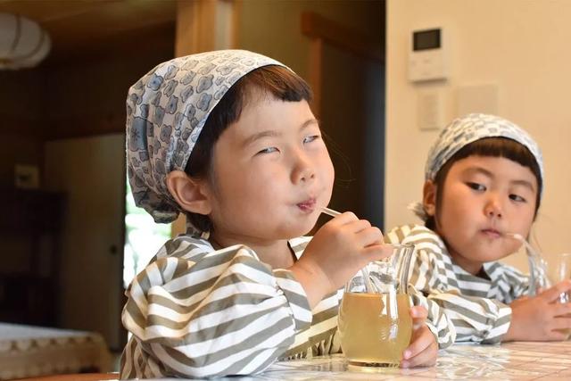 生完孩子后，她拍下女儿1000张丑照，发到网上引来无数哈哈哈哈哈哈哈～