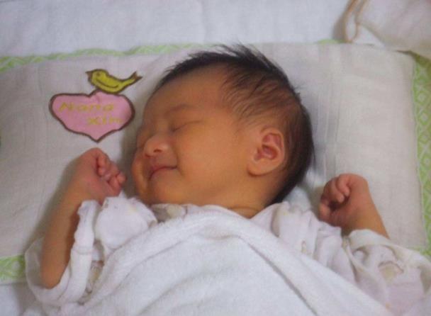 为什么新生儿总握着小拳头？关于这个小秘密，妈妈应该要清楚！