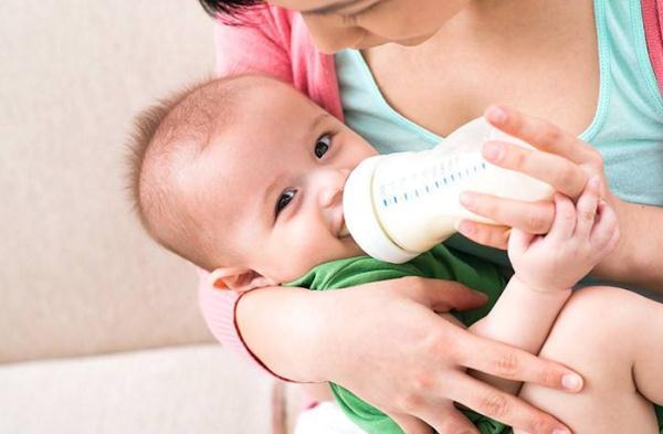 吃惯母乳的宝宝，不爱用奶瓶怎么办？