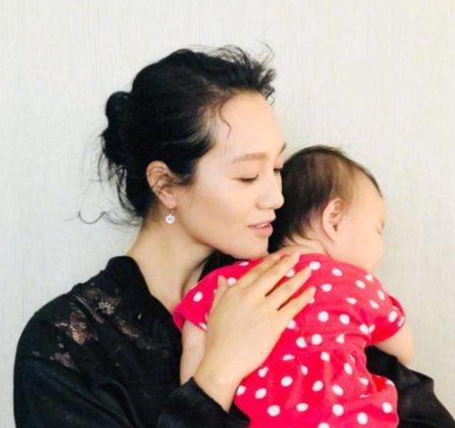 朱丹女儿高烧不退束手无策，孩子生病不焦虑？那是假的！