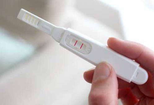 这些早孕症状比月经推迟还早，尤其在内裤看见它，就提醒你怀孕了