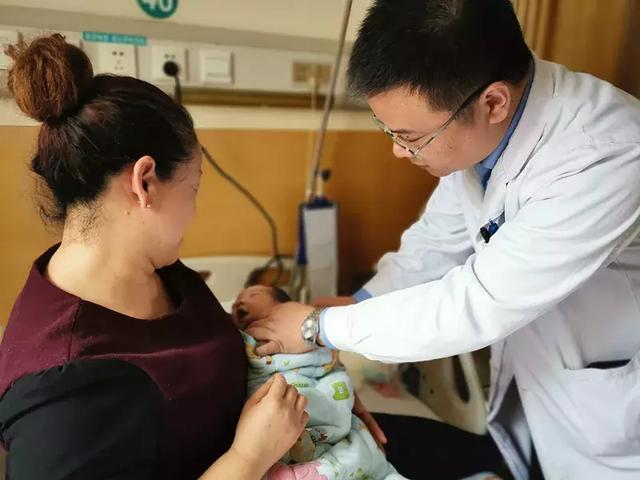 为保命，孩子刚出生4天，就要放弃半个肝脏！